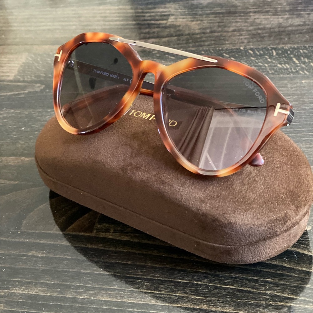 TOM FORD aviator turtle shell glasses